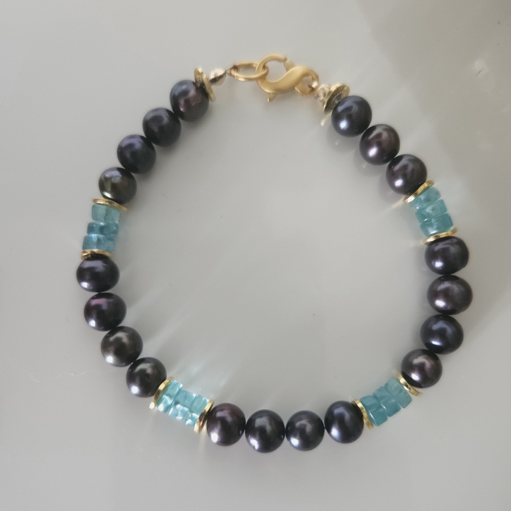 Pearls and blue topaz bracelet
